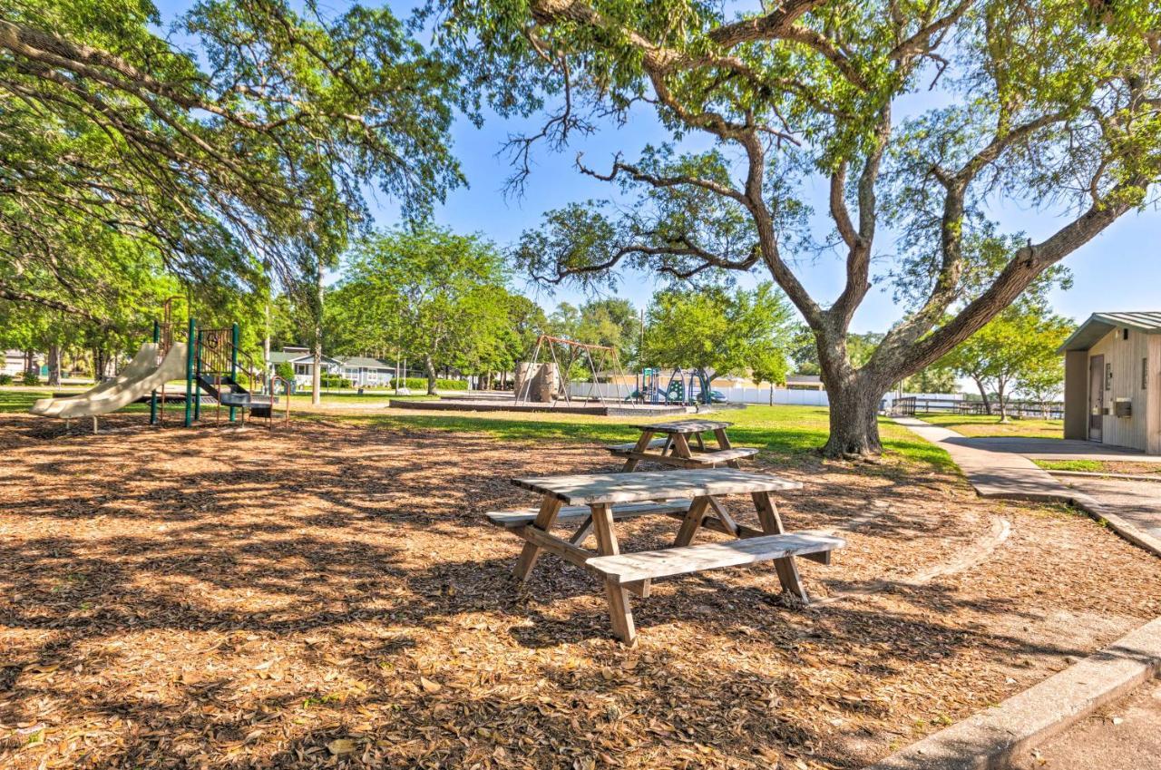 Fort Walton Coastal Retreat With Yard Walk To Beach ฟอร์ตวัลตันบีช ภายนอก รูปภาพ